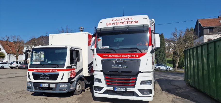 Unsere Ausbildungsfahrzeuge MAN TGL 8.190 und MAN TGX 26.510 Unsere Ausbildungsfahrzeuge MAN TGL 8.190 und MAN TGX 26.510